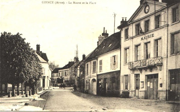 La Mairie et la place