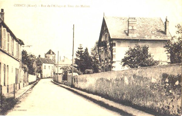 Rue de l'Abbaye et Tour des moines