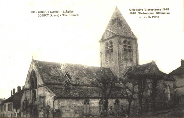 La toiture et le clocher bombardés